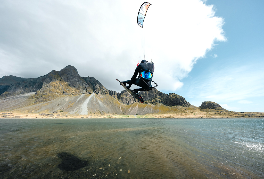 Private vs. Group Kitesurf Lessons: Which is Best for You in Dubai?